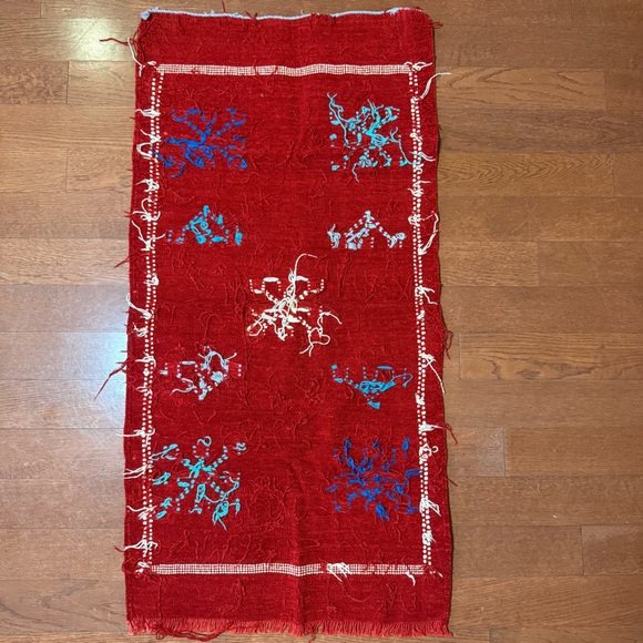 Moroccan Red Hand Woven Berber Rug - Picture 4 of 4